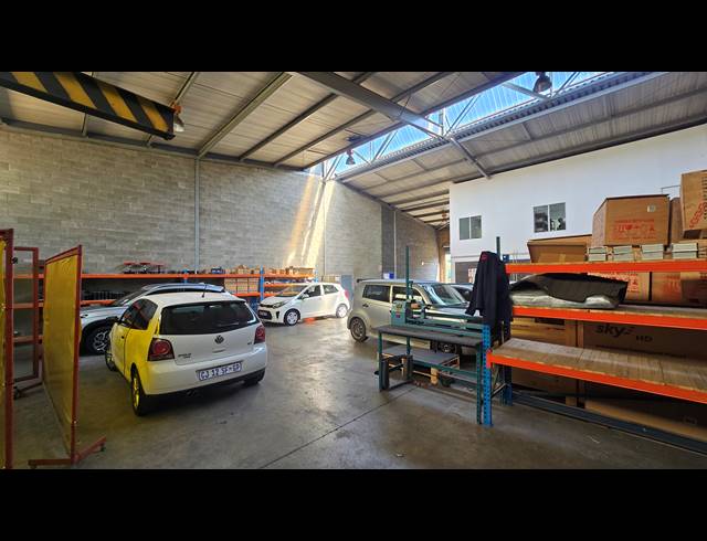 820M² WAREHOUSE TO LET IN SPARTAN